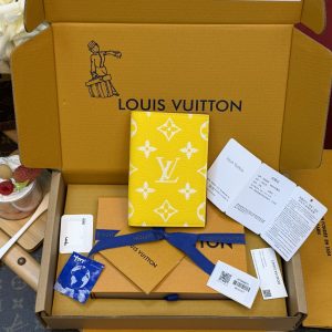 320¥ Premium Full-Steel Wallet, Authentic Design, Top-Grain Cowhide Leather, 163 Dynamic, Boutique-Style Packaging, Complete Set as Pictured: Packaging, Certificate of Authenticity, Copper Electronic Tag, Gift Bag! M26059 Yellow